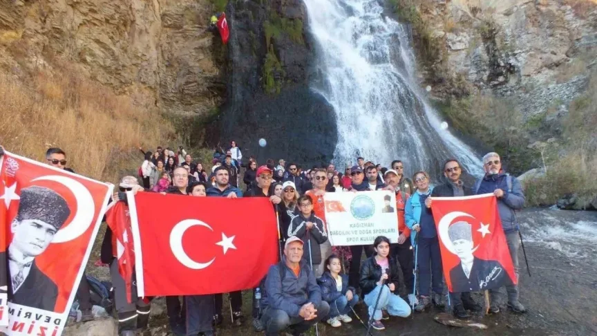 Kars’ta 100 Dağcı Susuz Şelalesi’ne Yürüdü: “Yedi İlçede Yedi Rota” Projesi Susuz’da Devam Etti