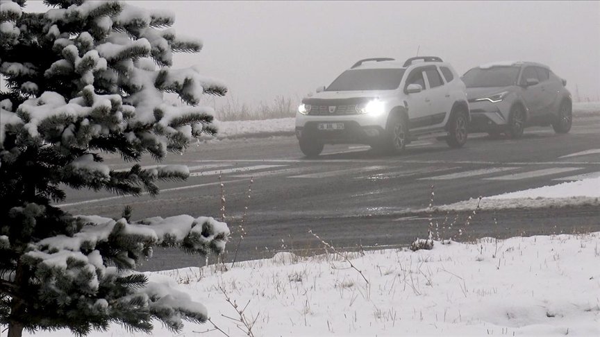 Kars’ta Yoğun Sis Ulaşımı Aksattı: İki Uçuş İptal Edildi