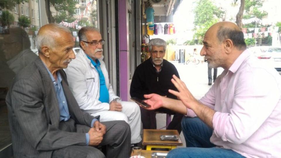 Serhatın Sesi / Serhat Diyarından Haberler / Diyarbakır'da çay ocağında 'ihtiyar heyeti'yle seçim sohbeti