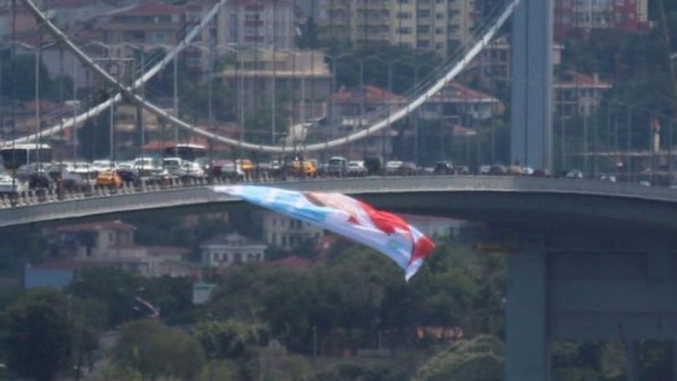 15 Temmuz Şehitler Köprüsü'ne Akşener posteri!