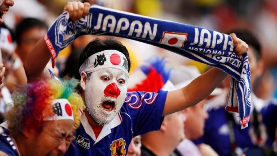 Dünya Kupası'ndaki galibiyet sonrası Japon taraftarlar stadyumu temizledi