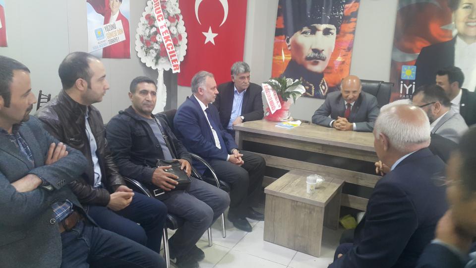 HDP Heyetinden Kars' taki seçim çalışması yapan diğer partilere ziyaret.