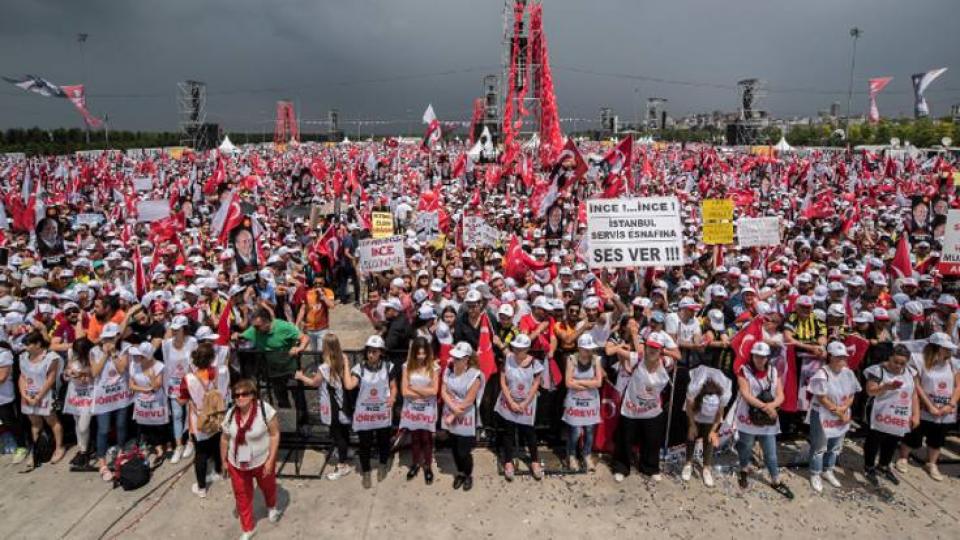 İnce'den İstanbul mitingi: Maltepe'de yollar tıkandı