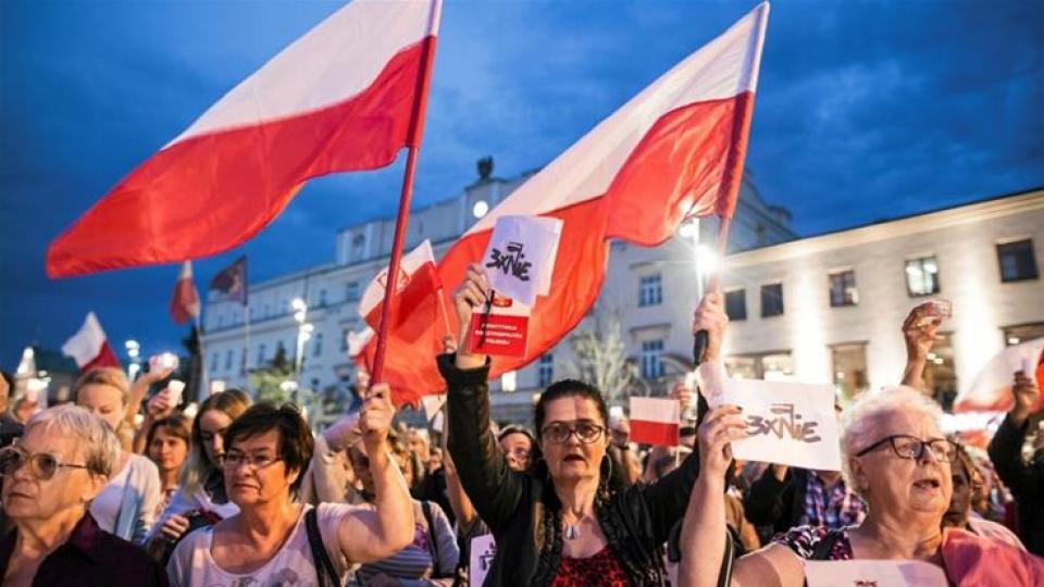Polonya'da yargıçlar hükümete isyan etti