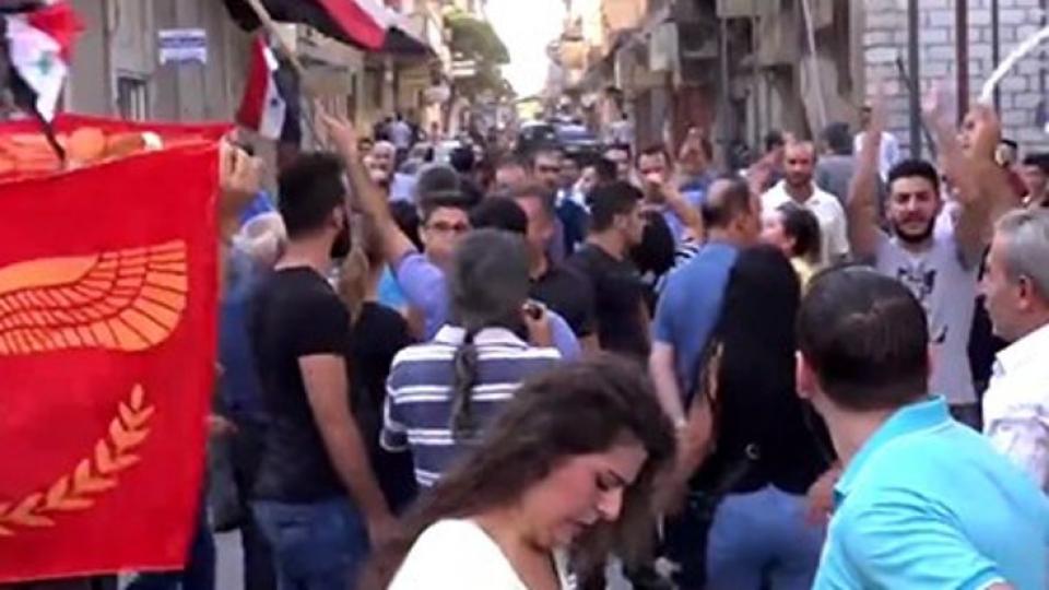 Kamışlı'da Hıristiyanlar sokakta: Eğitim sistemini protesto ettiler