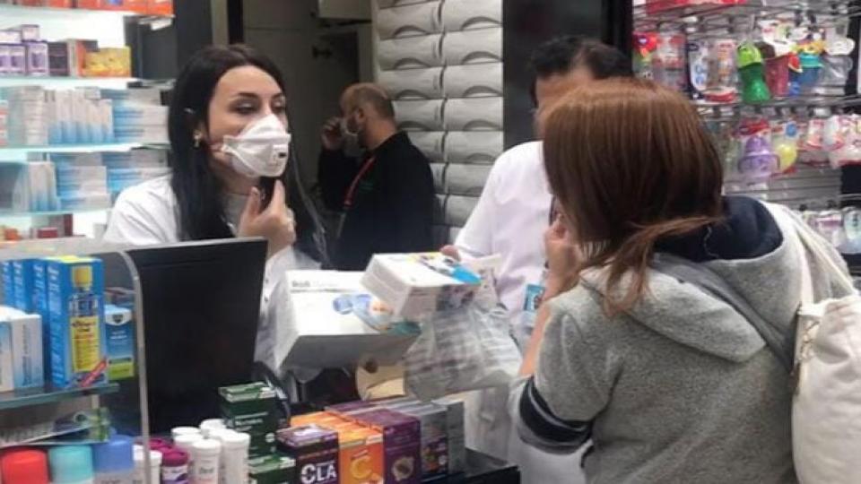 Kars’ta ücretsiz maske dağıtımı başladı: Vatandaşlar, eczanelerde maskelerini alabilecek
