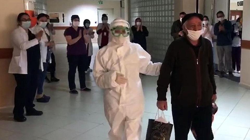 Serhatın Sesi / Serhat Diyarından Haberler / 72 yaşında ki koronavirüs hastası alkışlarla taburcu oldu
