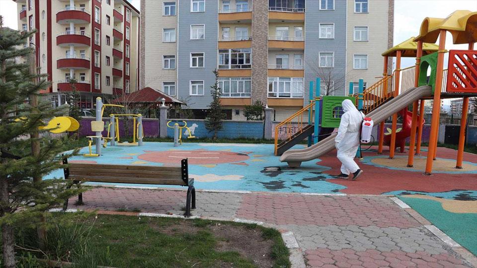 Serhatın Sesi / Serhat Diyarından Haberler / Ağrı’da çocuklar için parklar dezenfekte edildi