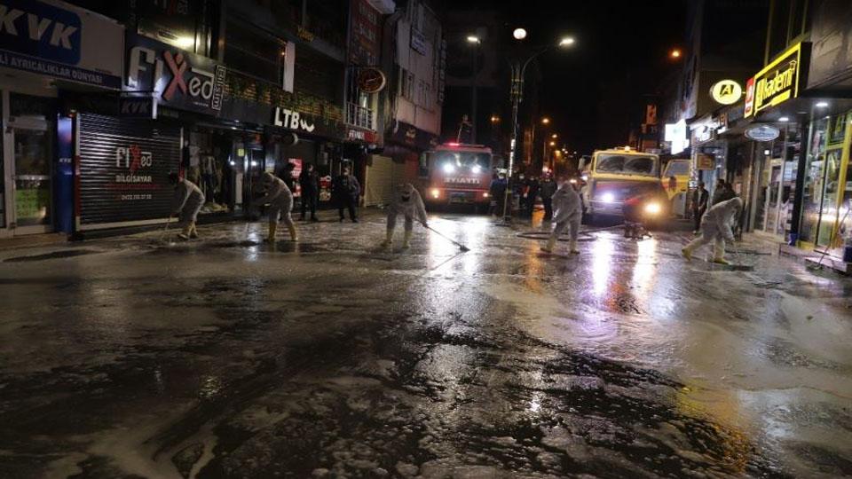Serhatın Sesi / Serhat Diyarından Haberler / Ağrı’da salgın sebebiyle cadde ve sokaklar dezenfekte ediliyor