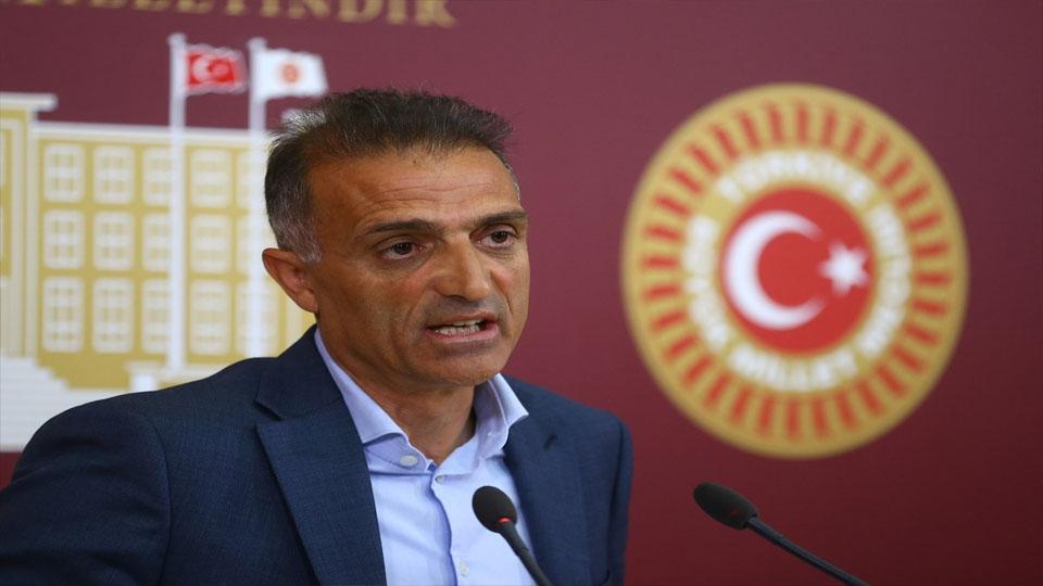 HDP Ağrı Milletvekili Abdullah Koç: “AVM’leri açıyorsunuz fakat en önemli kurumların başında yer alan ve Türkiye’de kesinlikle çalışmaya ara vermemesi gereken en önemli kurum Meclis şu anda kapalı