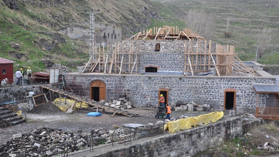 Serhatın Sesi / Serhat Diyarından Haberler / Kars’taki tarihi hamamın restorasyon çalışmaları başladı