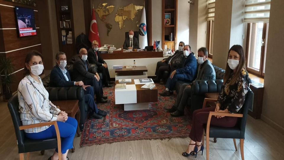 CHP ve HDP heyetlerinden Kars Belediyesi’ni ziyaret etti