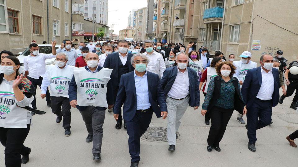 HDP’nin ‘Darbeye karşı demokrasi yürüyüşü’ ikinci gününde