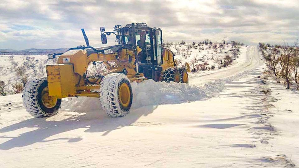 Kars’ta karla kaplı yayla yolları için çalışma başlatıldı