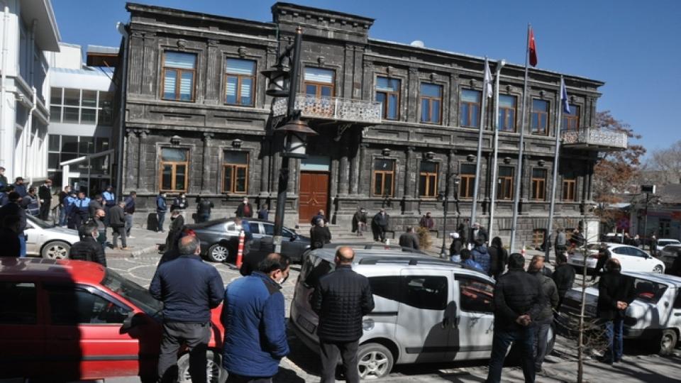 Kars’taki Dolmuş Hattı İhalesine bu kez de AK Partili Meclis üyeleri engeli