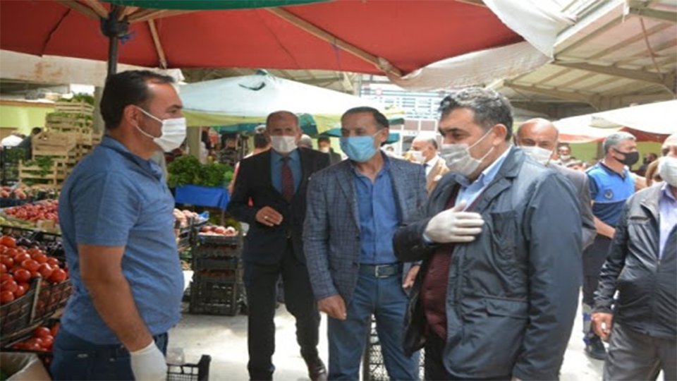 Serhatın Sesi / Serhat Diyarından Haberler / Başkan Demir halk pazarını ziyaret etti