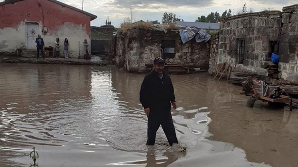 Serhatın Sesi / Serhat Diyarından Haberler / Kars’ta sağanak yağış hayatı olumsuz etkiledi