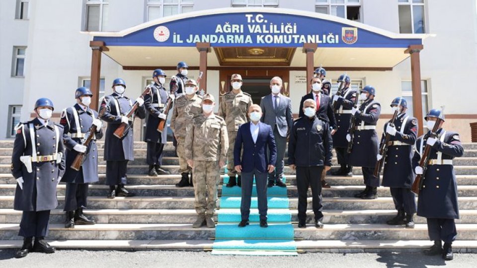 Serhatın Sesi / Serhat Diyarından Haberler / Ağrı Valisi Dr. Osman Varol İl Jandarma Komutanlığını Ziyaret Etti