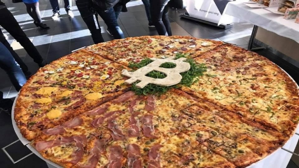 Hollanda’daki bir Domino’s Pizza şubesi, çalışanlarına maaşlarını Bitcoin ile ödeyecek.