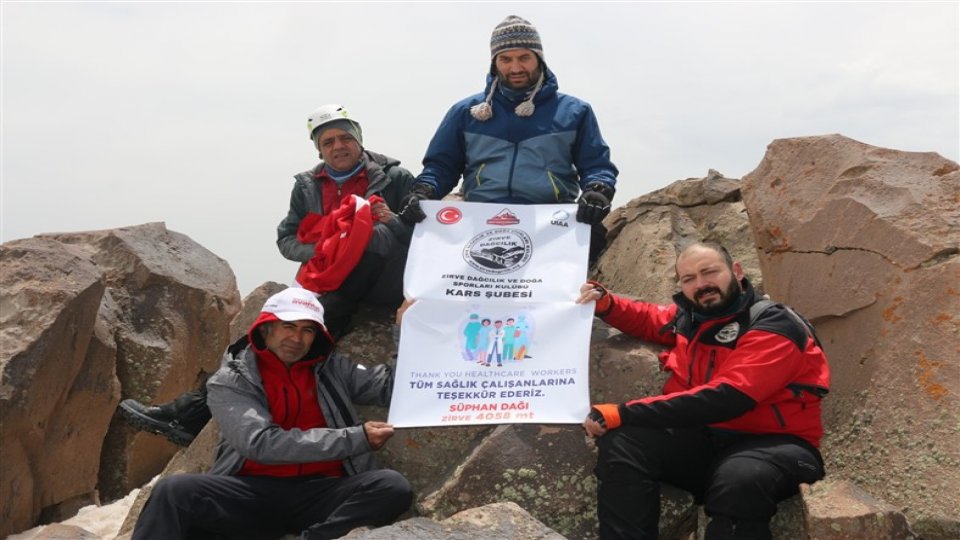 Karslı dağcılar Süphan Dağına zirve yaptı