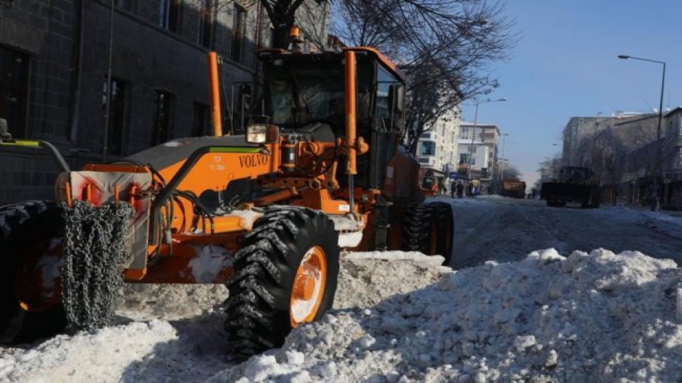 Serhatın Sesi / Serhat Diyarından Haberler / Kars’ta karla mücadele sürüyor