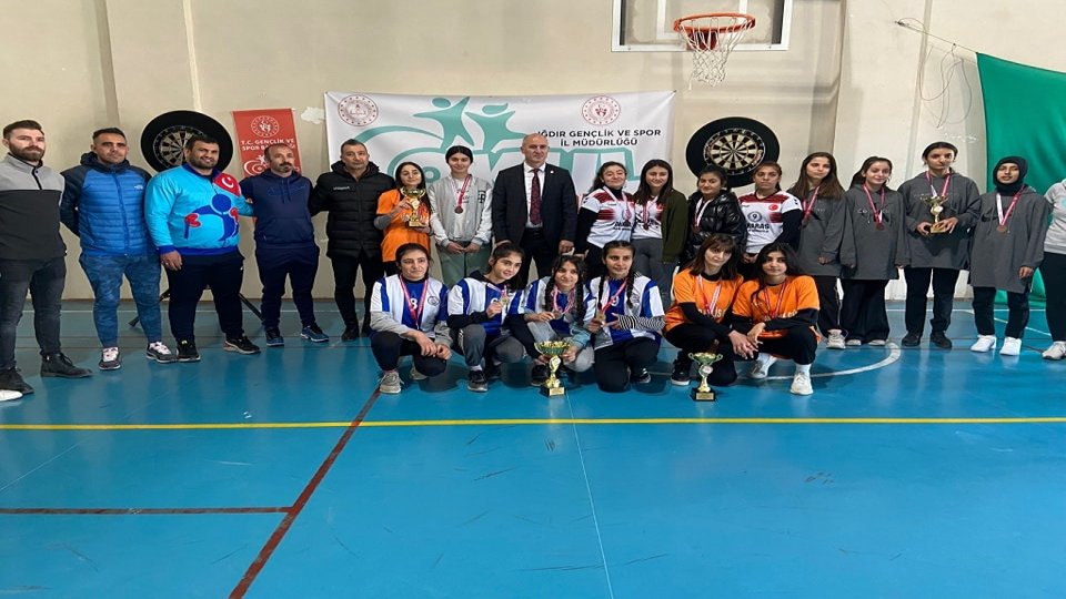 Serhatın Sesi / Serhat Diyarından Haberler / Genç kızlar dart il birinciliği yarışmaları sona erdi