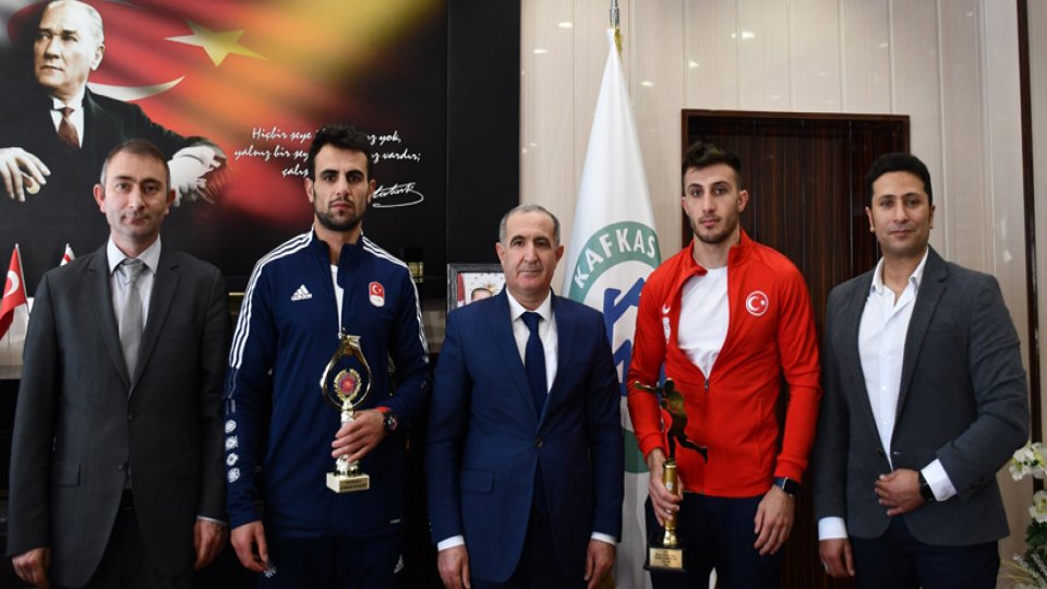 Serhatın Sesi / Serhat Diyarından Haberler / Kafkas Üniversitesi öğrencileri Türkiye Şampiyonu oldu